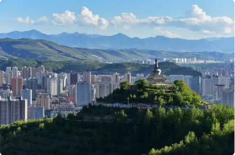 协同推进降碳减污扩绿增长，中国绿色转型的破局之道｜记者观察